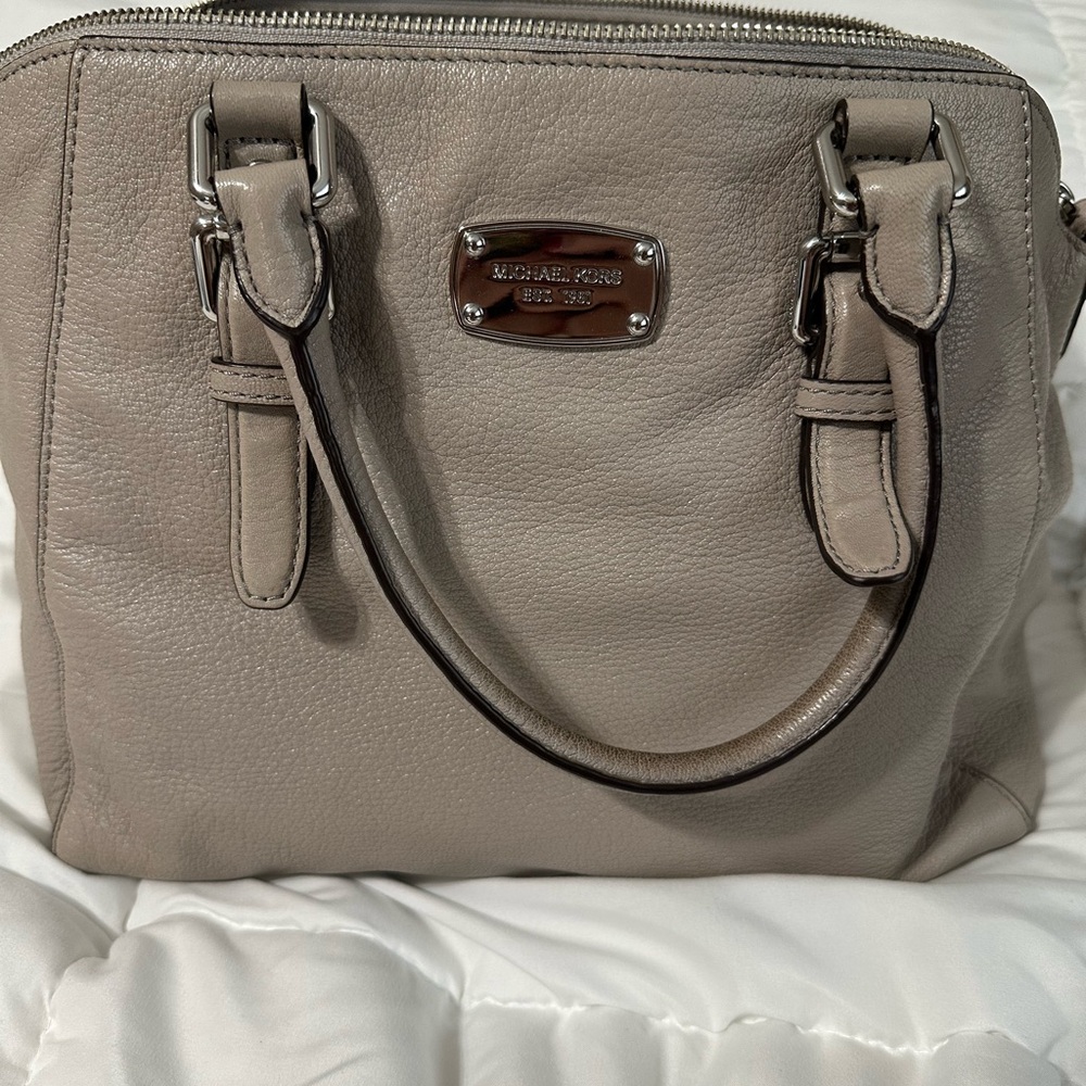 Michael kors satche